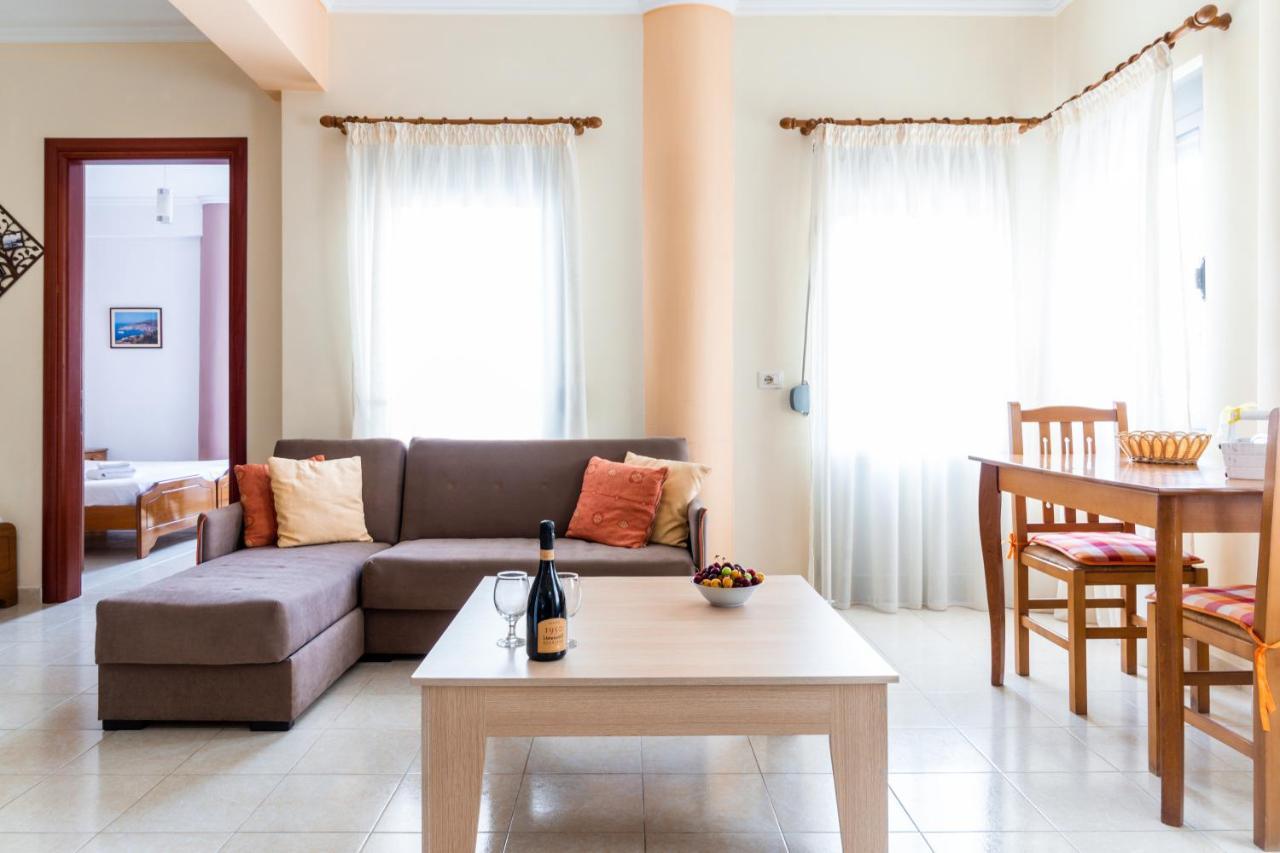 Work-Friendly Central Apartments, Sarande Bagian luar foto