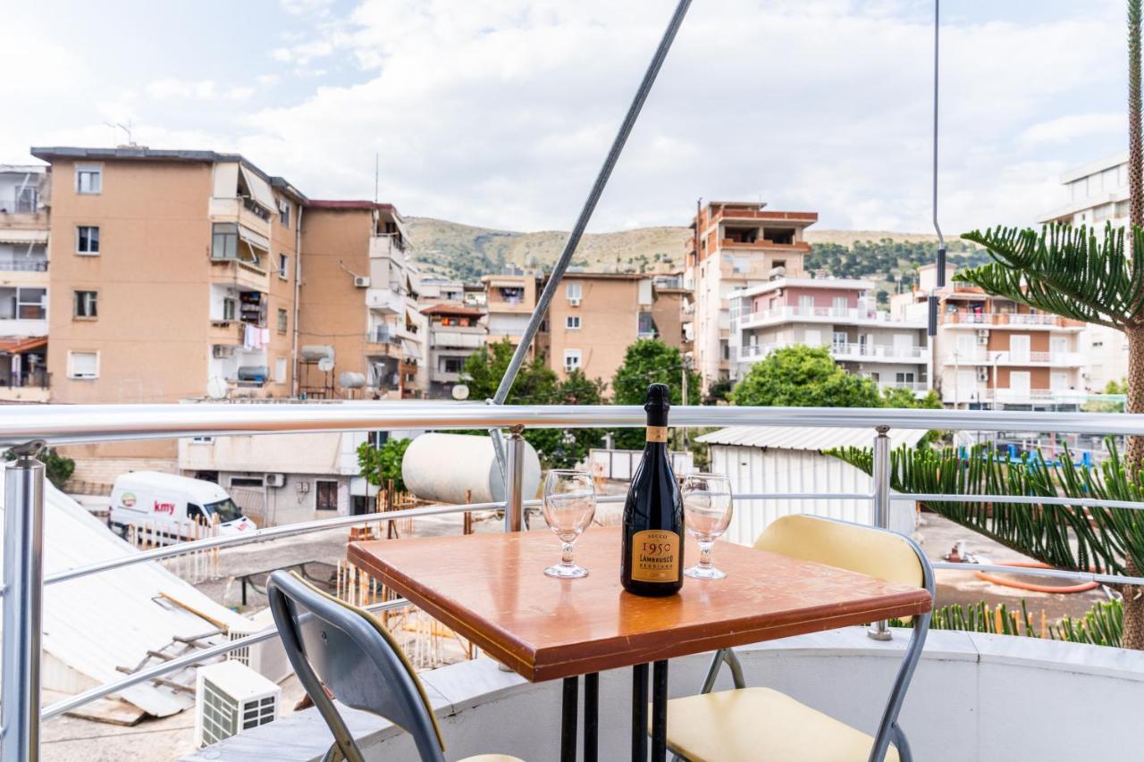 Work-Friendly Central Apartments, Sarande Bagian luar foto