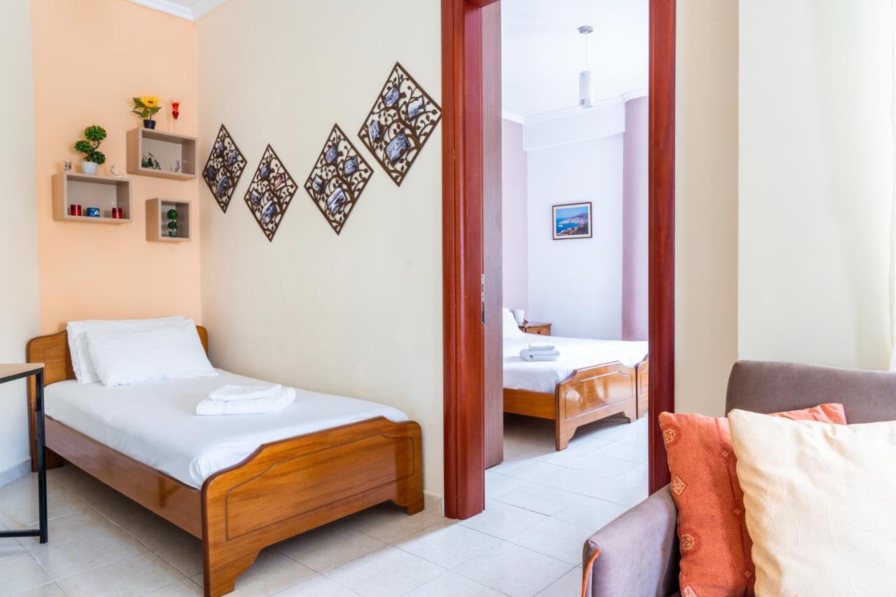 Work-Friendly Central Apartments, Sarande Bagian luar foto