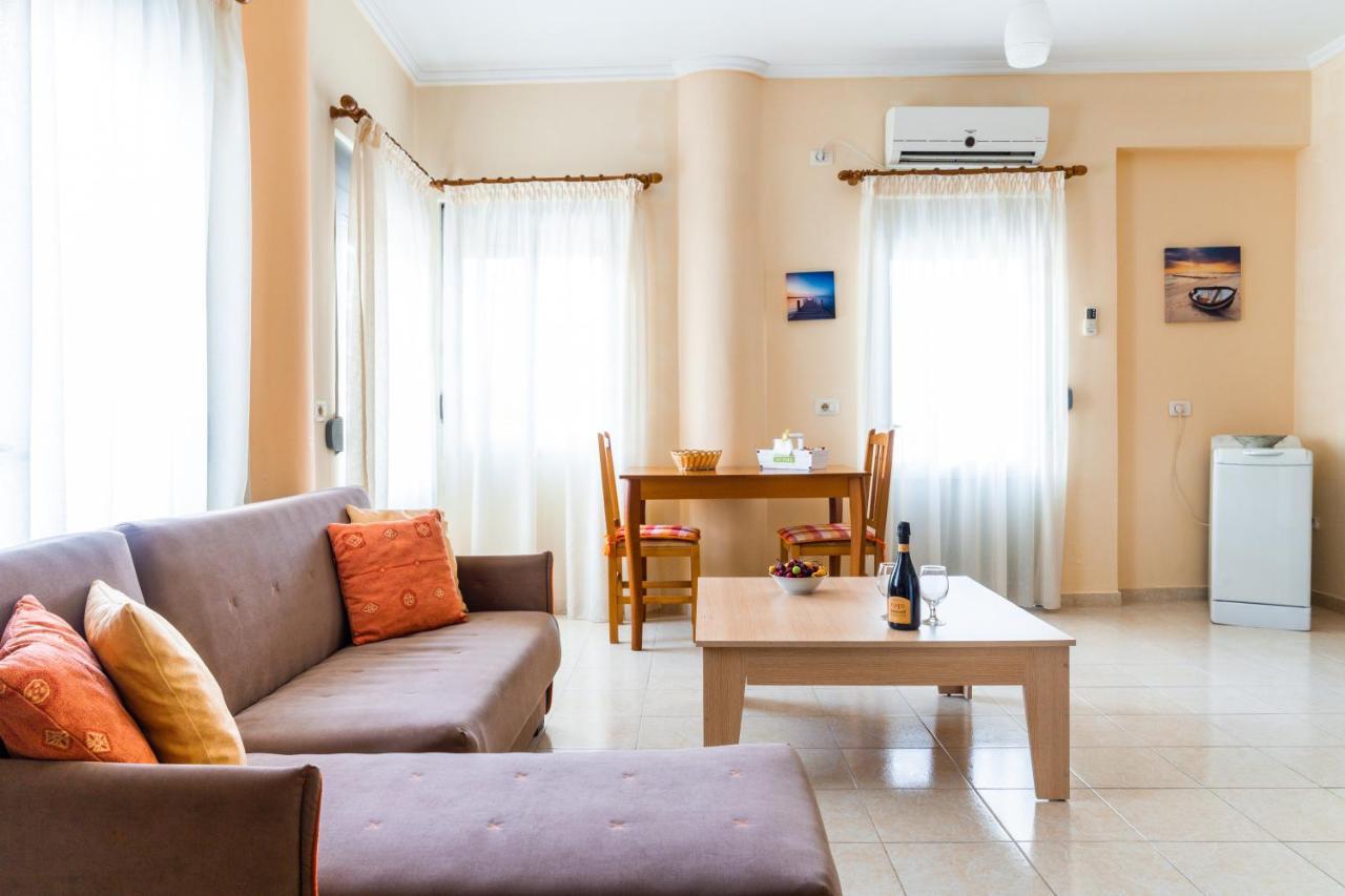 Work-Friendly Central Apartments, Sarande Bagian luar foto
