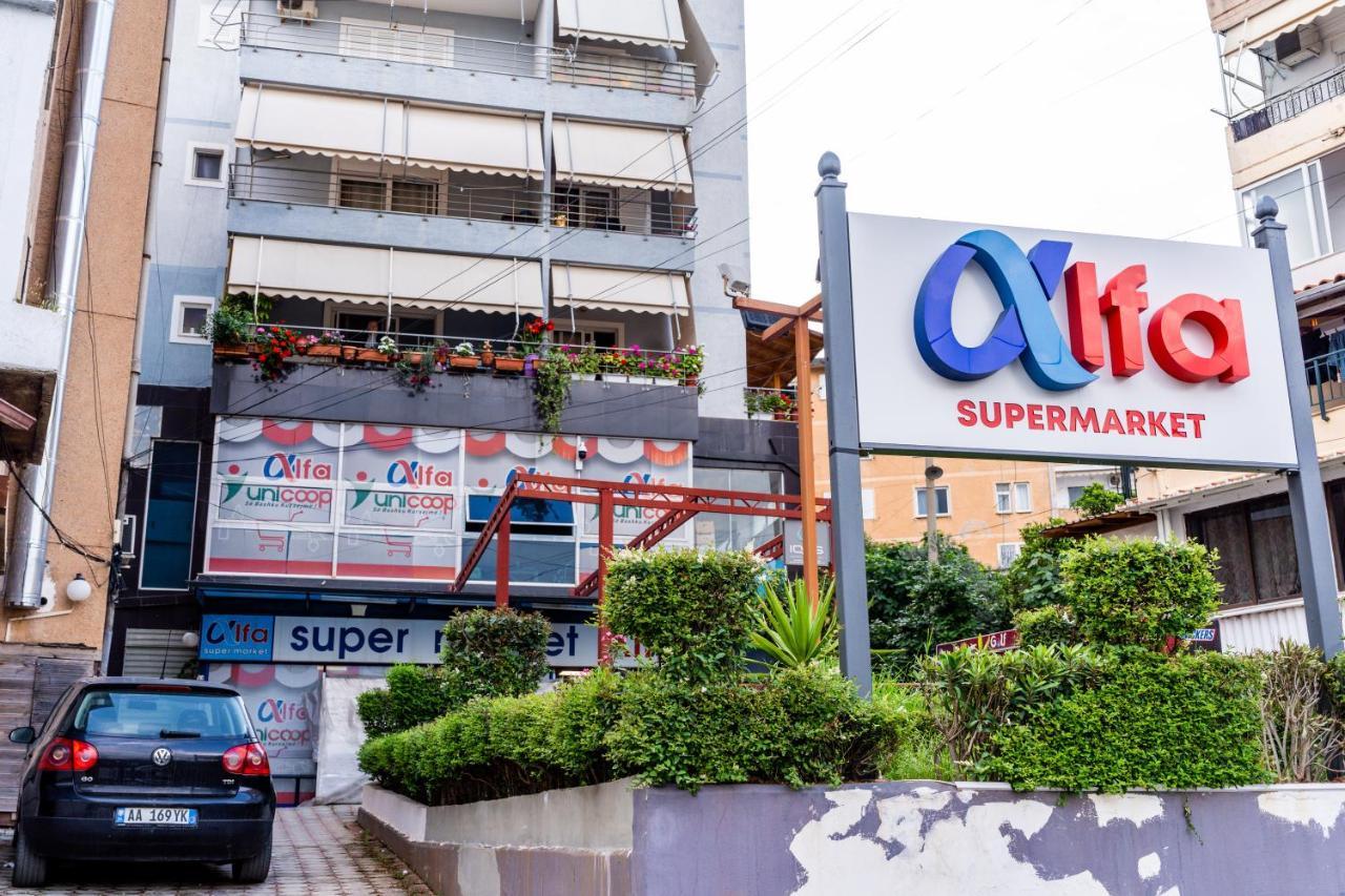Work-Friendly Central Apartments, Sarande Bagian luar foto