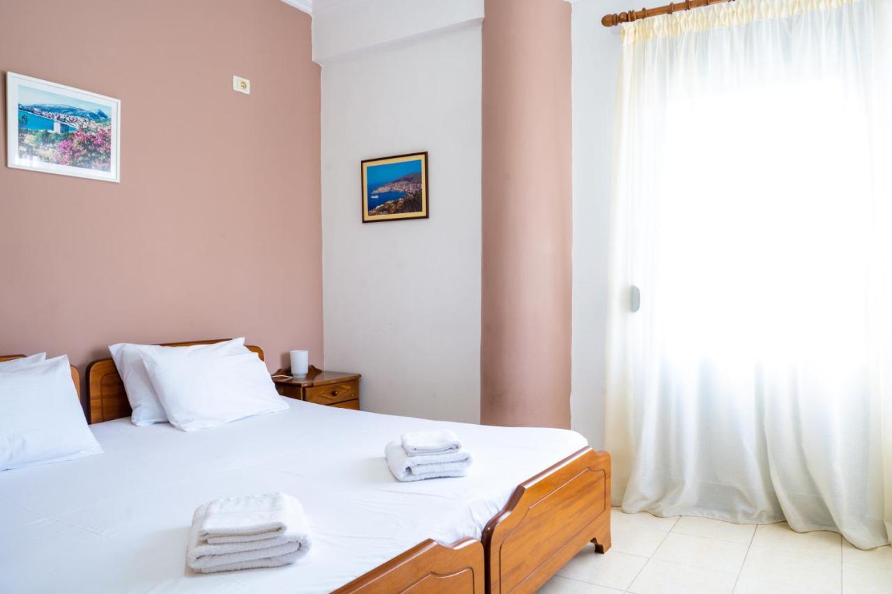 Work-Friendly Central Apartments, Sarande Bagian luar foto