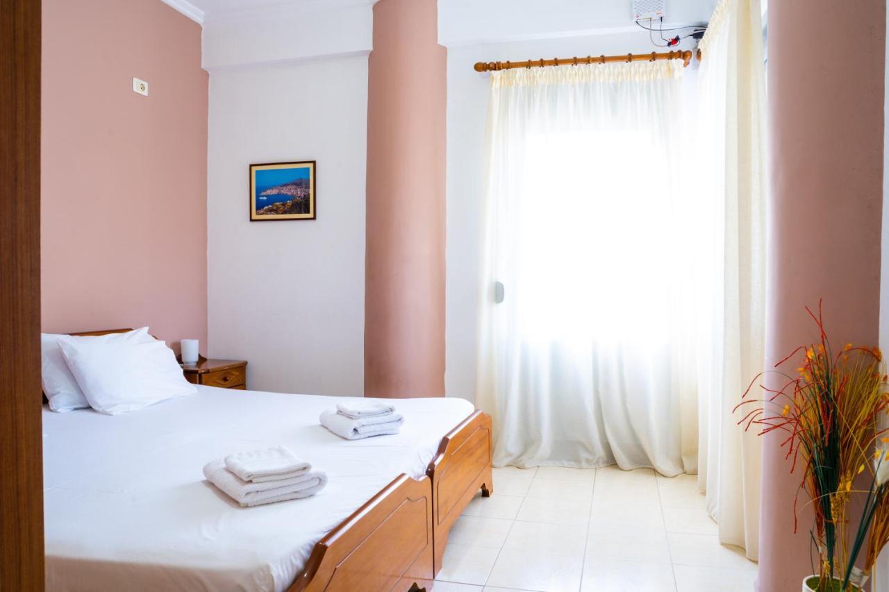Work-Friendly Central Apartments, Sarande Bagian luar foto