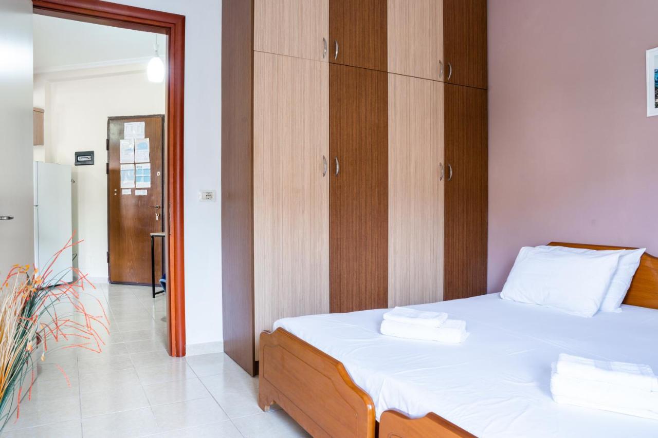 Work-Friendly Central Apartments, Sarande Bagian luar foto