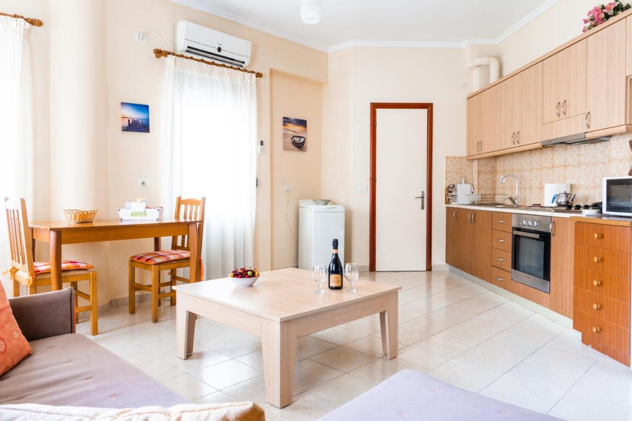 Work-Friendly Central Apartments, Sarande Bagian luar foto