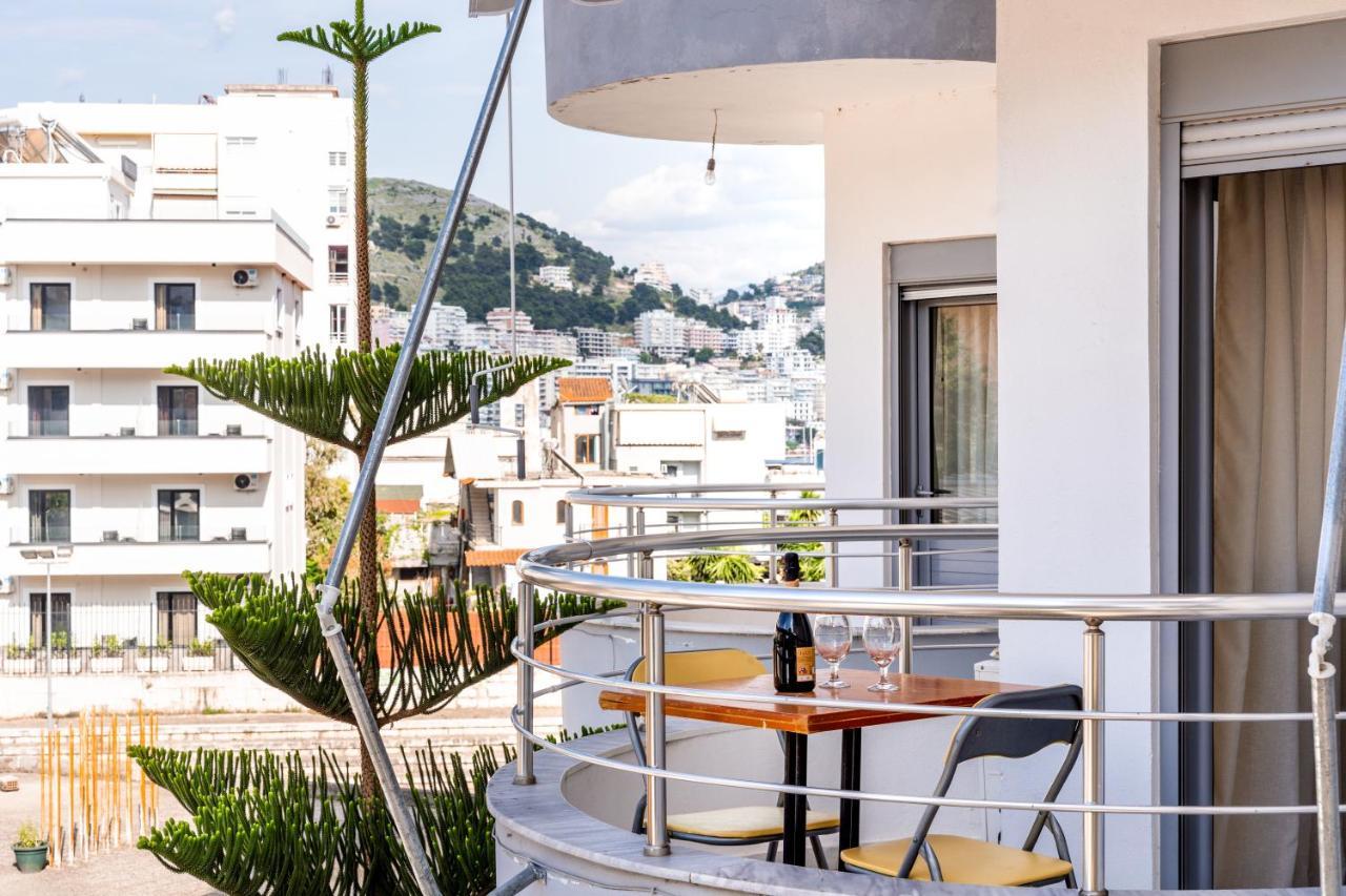 Work-Friendly Central Apartments, Sarande Bagian luar foto