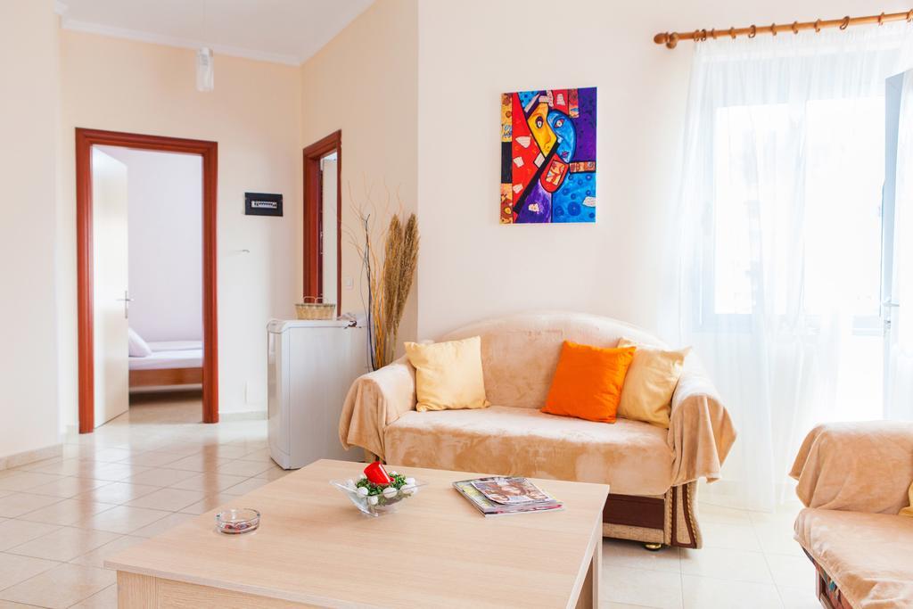 Work-Friendly Central Apartments, Sarande Bagian luar foto