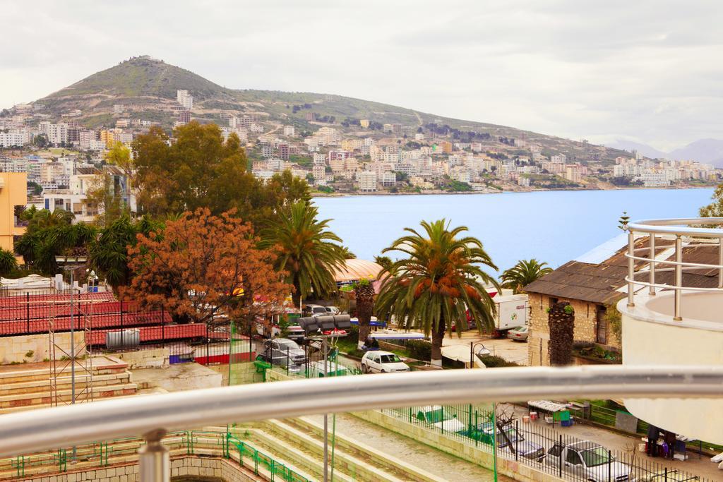 Work-Friendly Central Apartments, Sarande Bagian luar foto