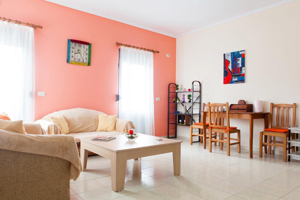 Work-Friendly Central Apartments, Sarande Bagian luar foto