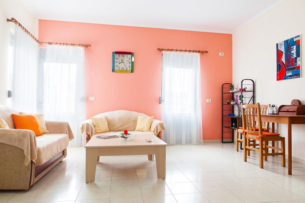 Work-Friendly Central Apartments, Sarande Bagian luar foto