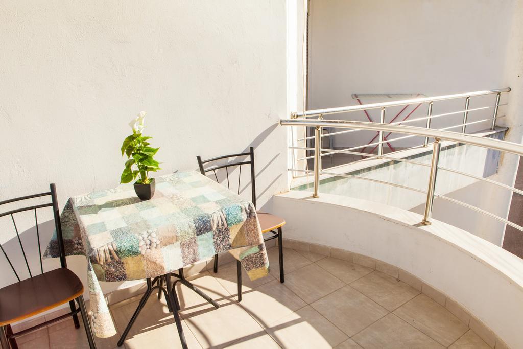 Work-Friendly Central Apartments, Sarande Bagian luar foto